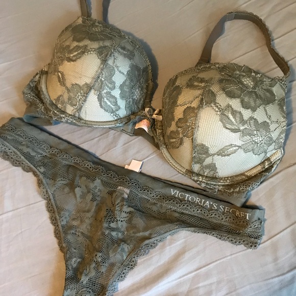 Victoria Secret Set - Picture 2 of 4